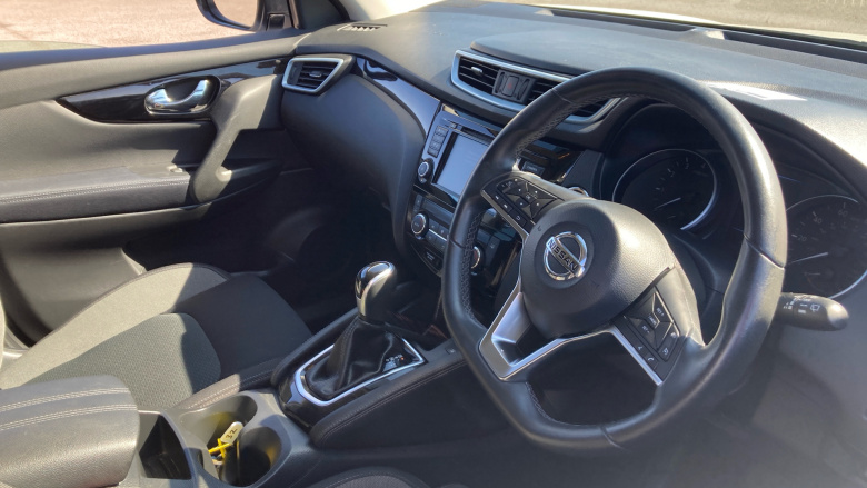 Nissan Qashqai 1.3 DiG-T 160 [157] N-Connecta 5dr DCT Glass Roof Petrol Hatchback
